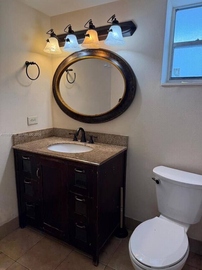 Building Photo - 447 NE 195th St