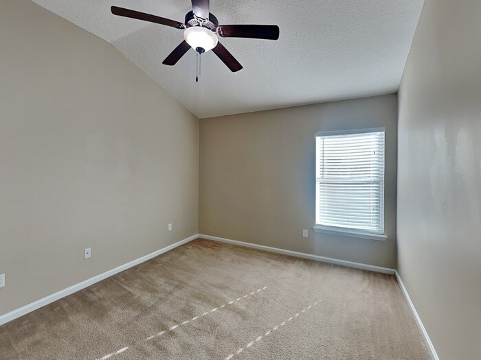 Building Photo - 181 E New England Dr