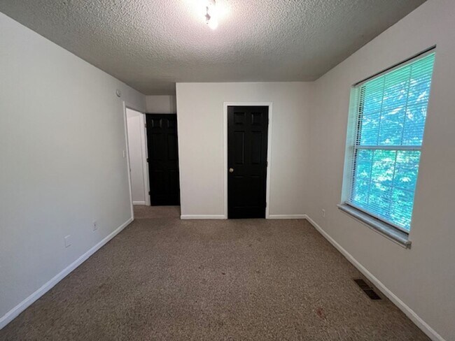 Building Photo - 3909-3911 Olympic Ct