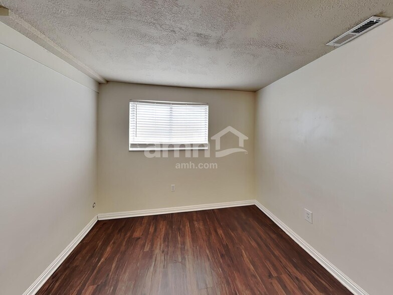 Building Photo - 5404 W Sunfalls Ct