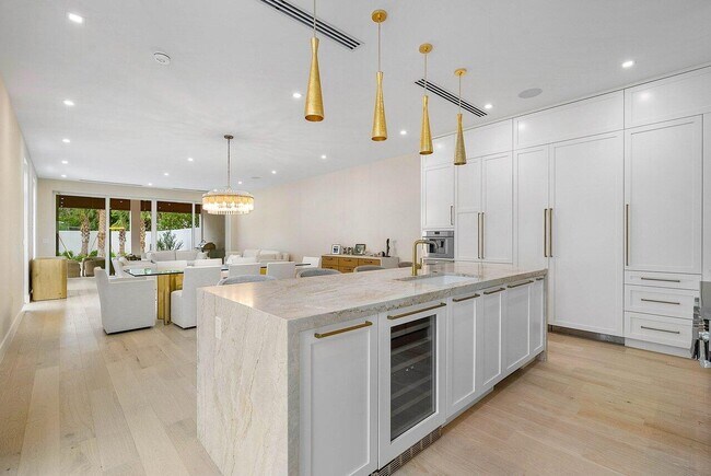 Building Photo - 909 Bond Way