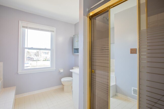Building Photo - Beautiful 5 BR/3 BA Single-Family Home wit...