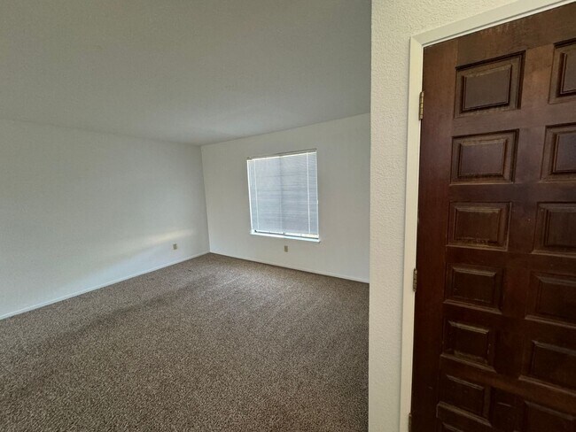 Building Photo - 1042 Awani Dr