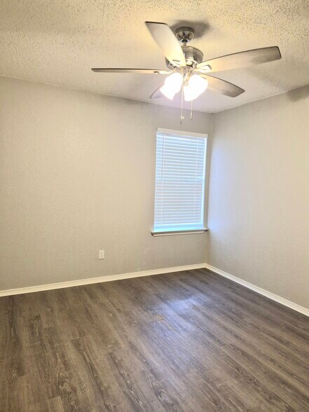 Building Photo - 2006 Minnie Dr