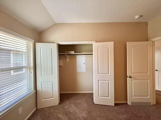 Building Photo - Cozy and well-kept 4 beds rental home in Houston