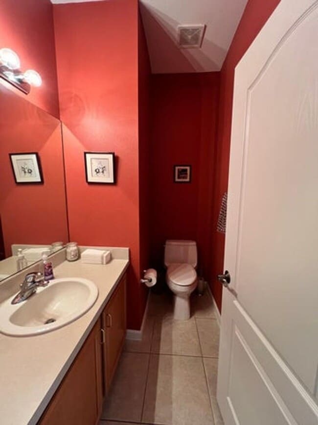 Building Photo - 217 Berenger Walk