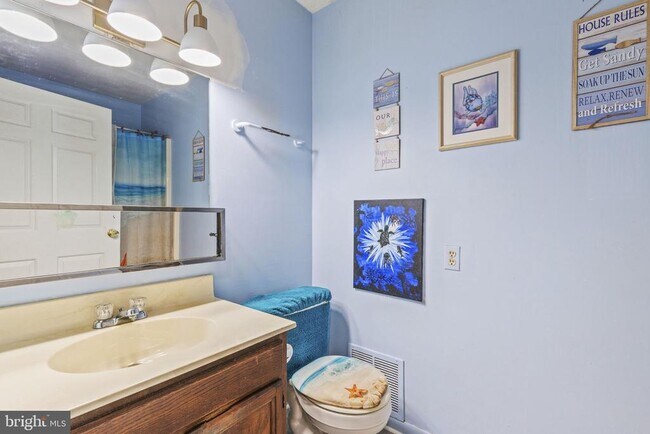 Building Photo - 638 Westwood Dr