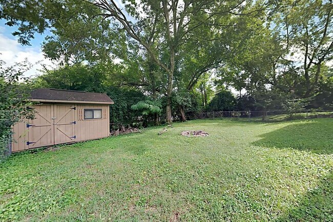 Building Photo - 2802 Eastland Ave