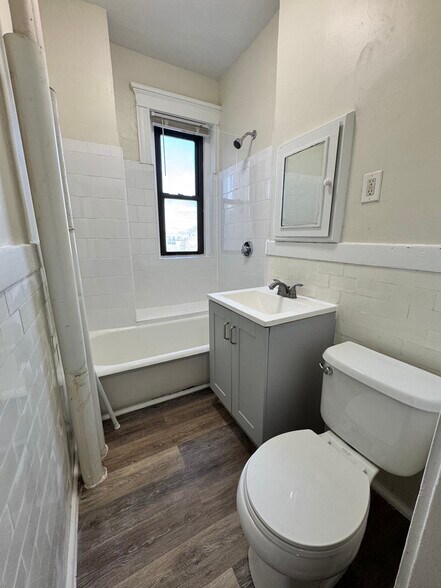 Building Photo - 19 Washington St S