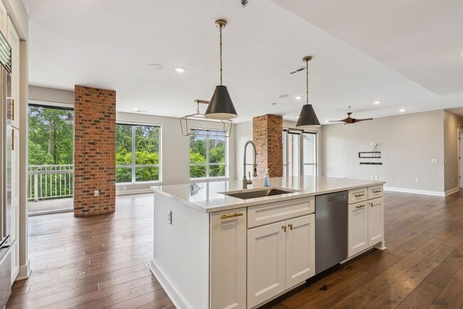 Building Photo - Luxury Condo in Dublin's Coveted Bridge Pa...