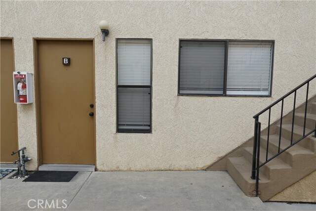 Primary Photo - 551 W MacArthur Ave