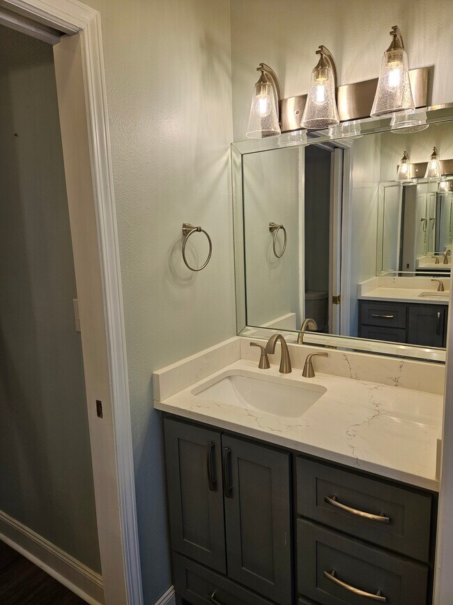 Building Photo - 102 Courthouse Dr