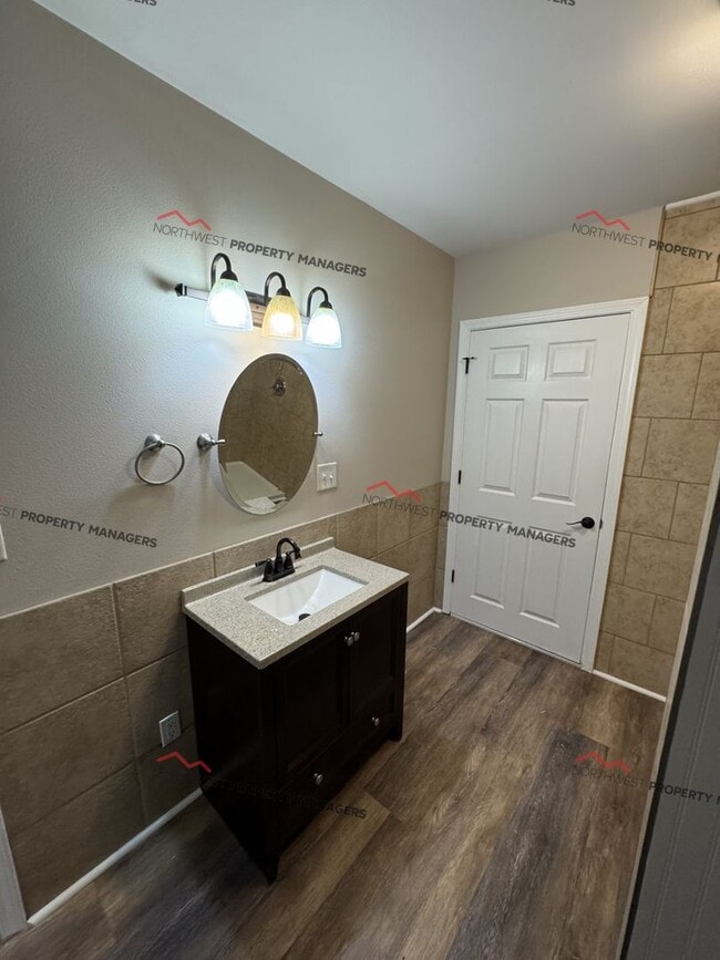 Building Photo - STATUS: *PENDING APPLICATION*  - R100  $2295