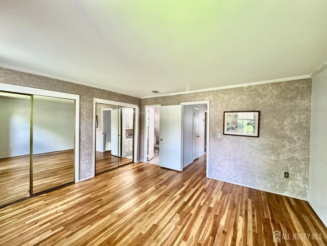 Building Photo - 323 Gill Ln