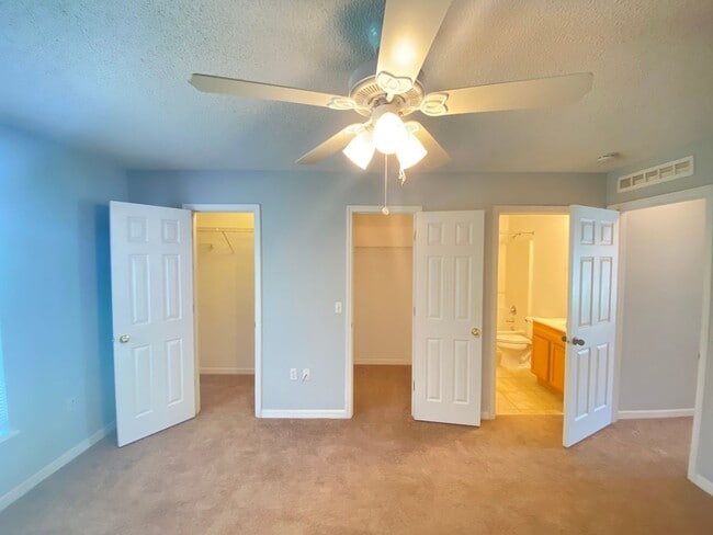 Building Photo - 14138 Econ Woods Ln