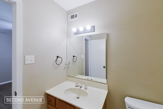 Building Photo - 2204 Carywood Dr