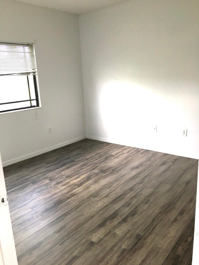 Building Photo - 2801 Sarento Pl
