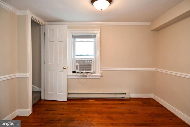 Building Photo - 17 S Madison St