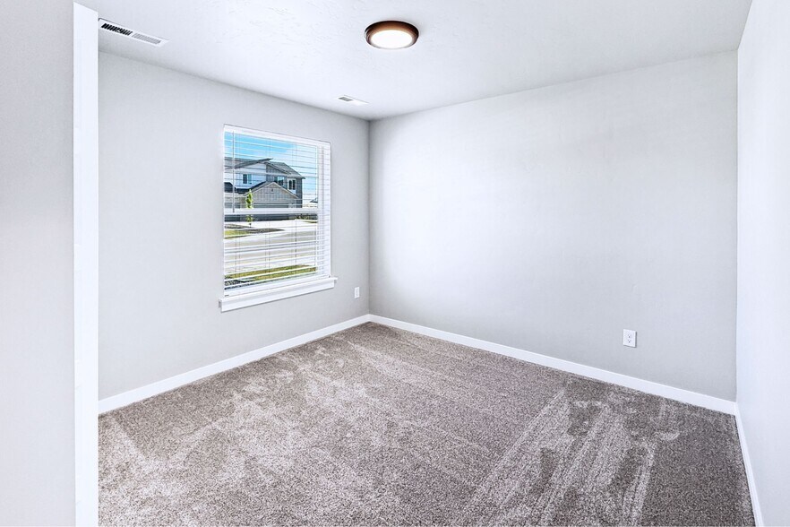 Building Photo - 10546 W Teratai St