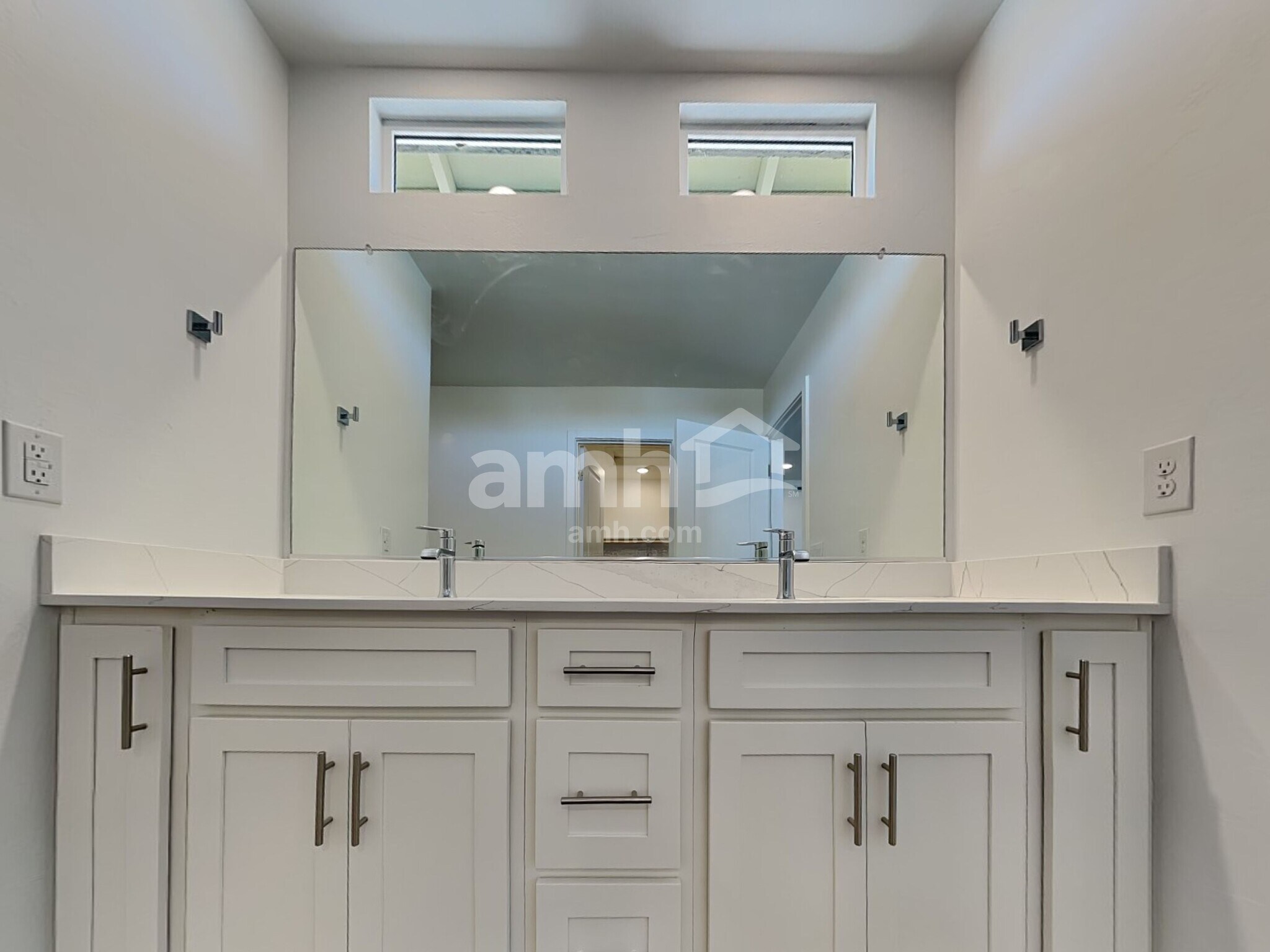 Building Photo - 9653 N Rancho Lozano