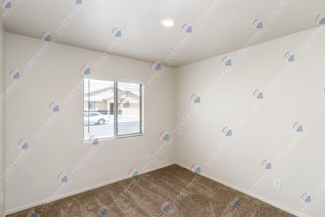 Building Photo - Inviting home in Ghost Hollow!