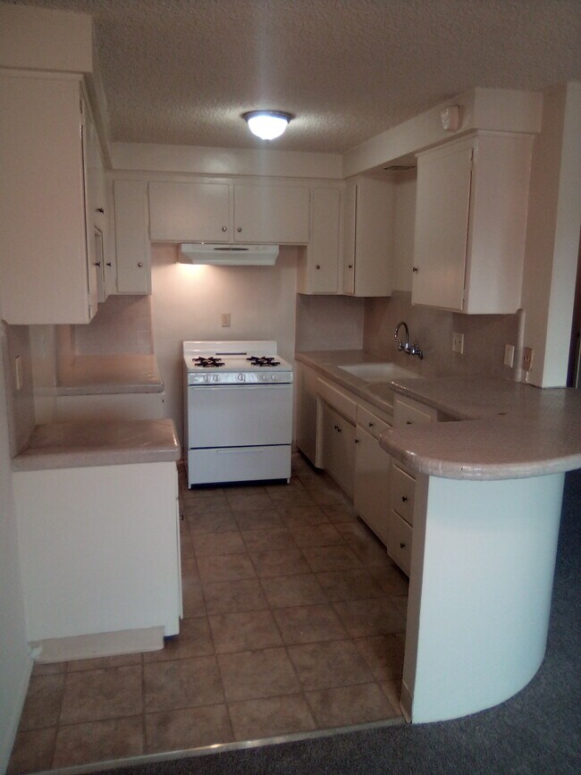 Building Photo - Hollypark Apartments