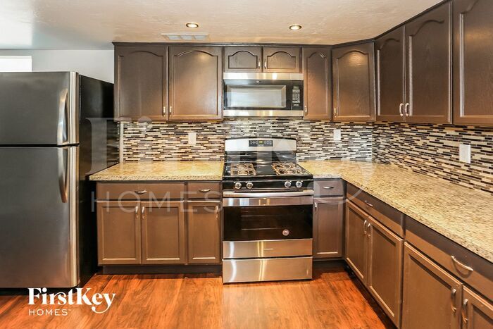 Building Photo - 8427 N 47th Dr