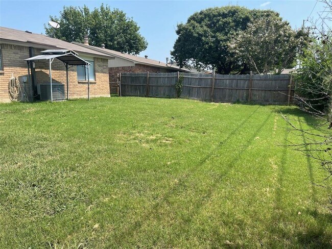 Building Photo - 630 Valley View Dr