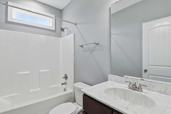 Building Photo - 870 Nor-Am Rd