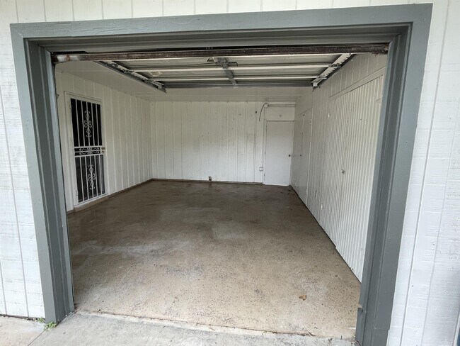 Building Photo - 258 Cresham Dr