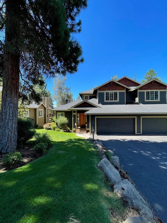 Building Photo - Spacious 3-Bed Home with Private Baths, Owners are offering a 10%discount to military families