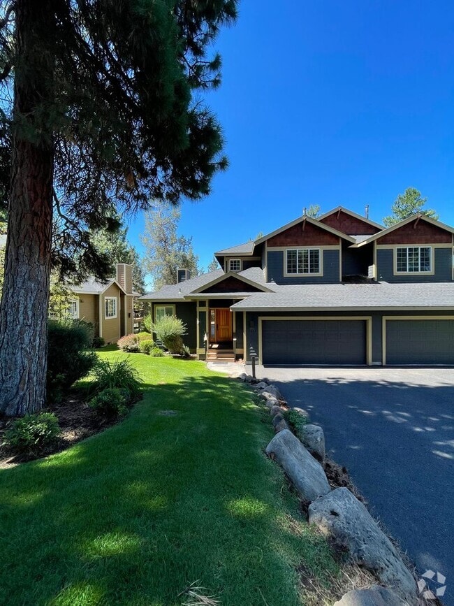 Building Photo - Spacious 3-Bed Home with Private Baths