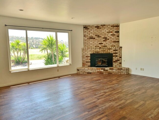 Building Photo - Single Story Country Home in Tres Pinos, Ca