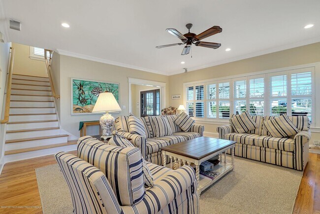 Building Photo - 330 Villa Park Wy