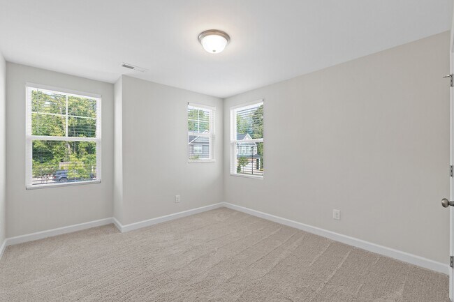 Building Photo - 35 Village Edge Dr
