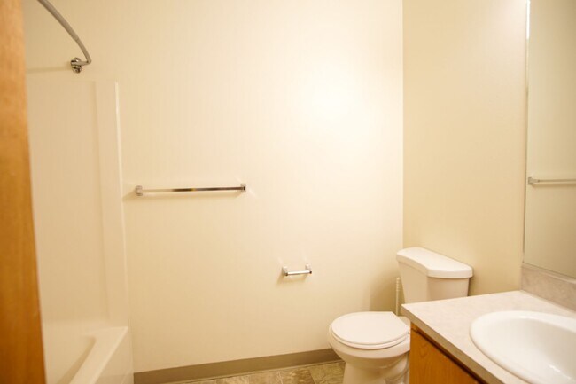 Building Photo - App Fee Special!  Bright 1 Bdr w/Open Floorplan, DW & Patio + Cat OK!
