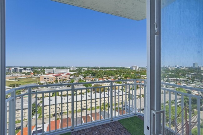 Building Photo - 2100 Sans Souci Blvd