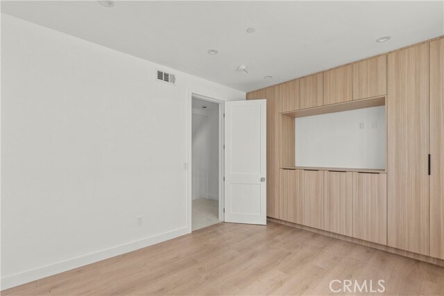 Building Photo - 13942 Vanowen St