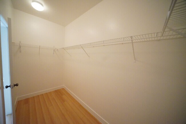 Building Photo - SHOWINGS AVAILABLE NOW