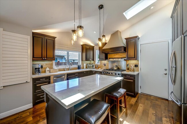 Building Photo - 2320 Rollingwood Dr