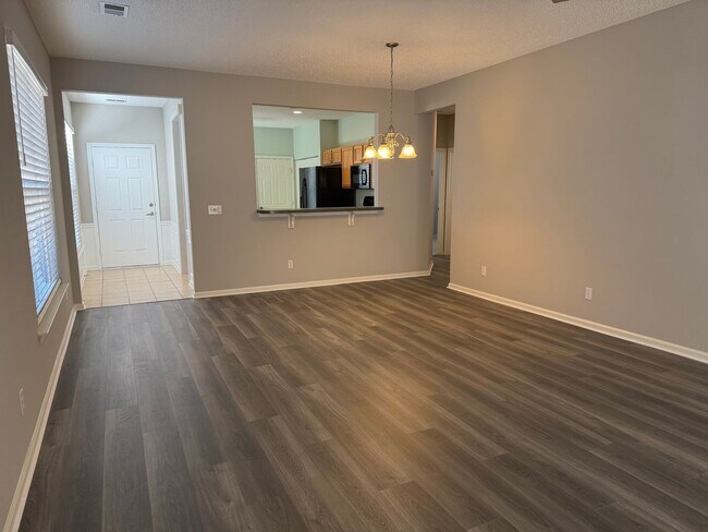 Building Photo - Beautiful Home in Sun City - Freshly Painted, New Flooring!