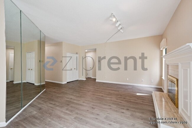 Building Photo - 25 Cove Ln