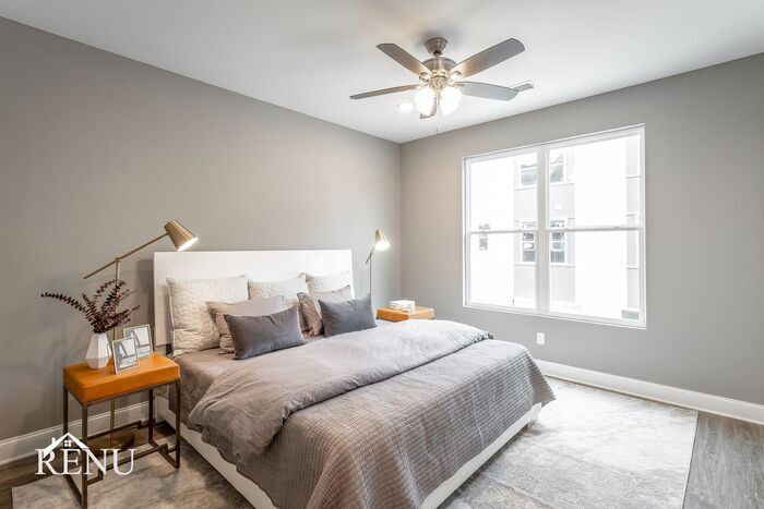 Building Photo - 2375 E 18th St