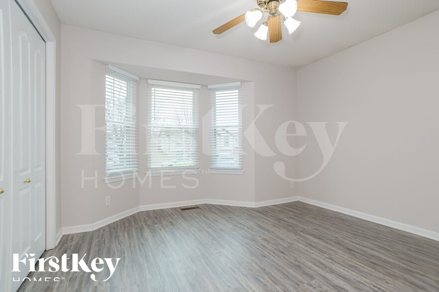 Building Photo - 11123 N Lewis Ave