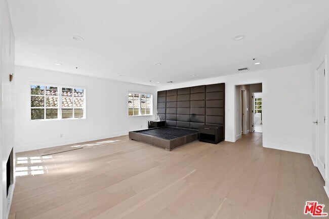 Building Photo - 2387 Stratford Cir