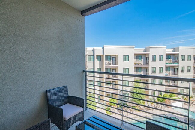 Building Photo - 777 E Stella Ln