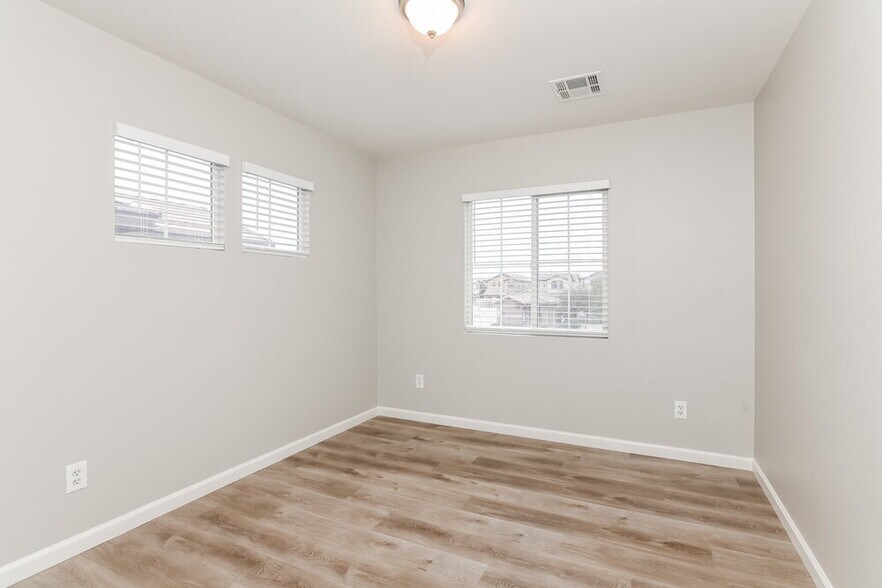 Building Photo - 5720 Athinas St