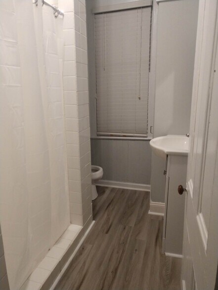 Building Photo - 215 N 5th Ave