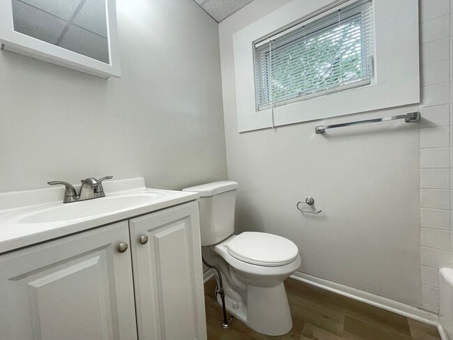 Building Photo - 45 Ashland St