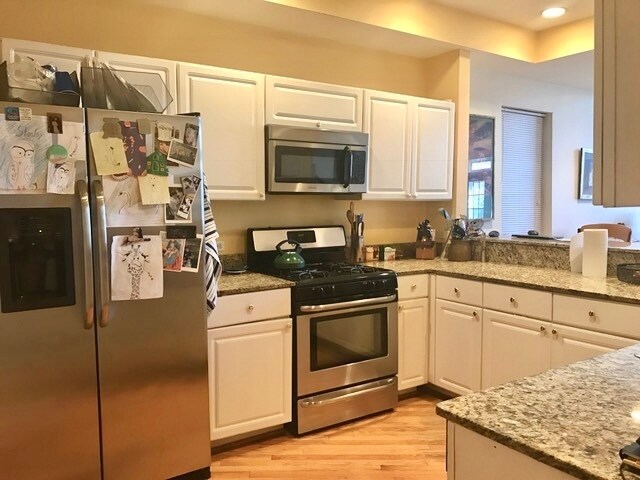 Building Photo - 1933 N Sedgwick St